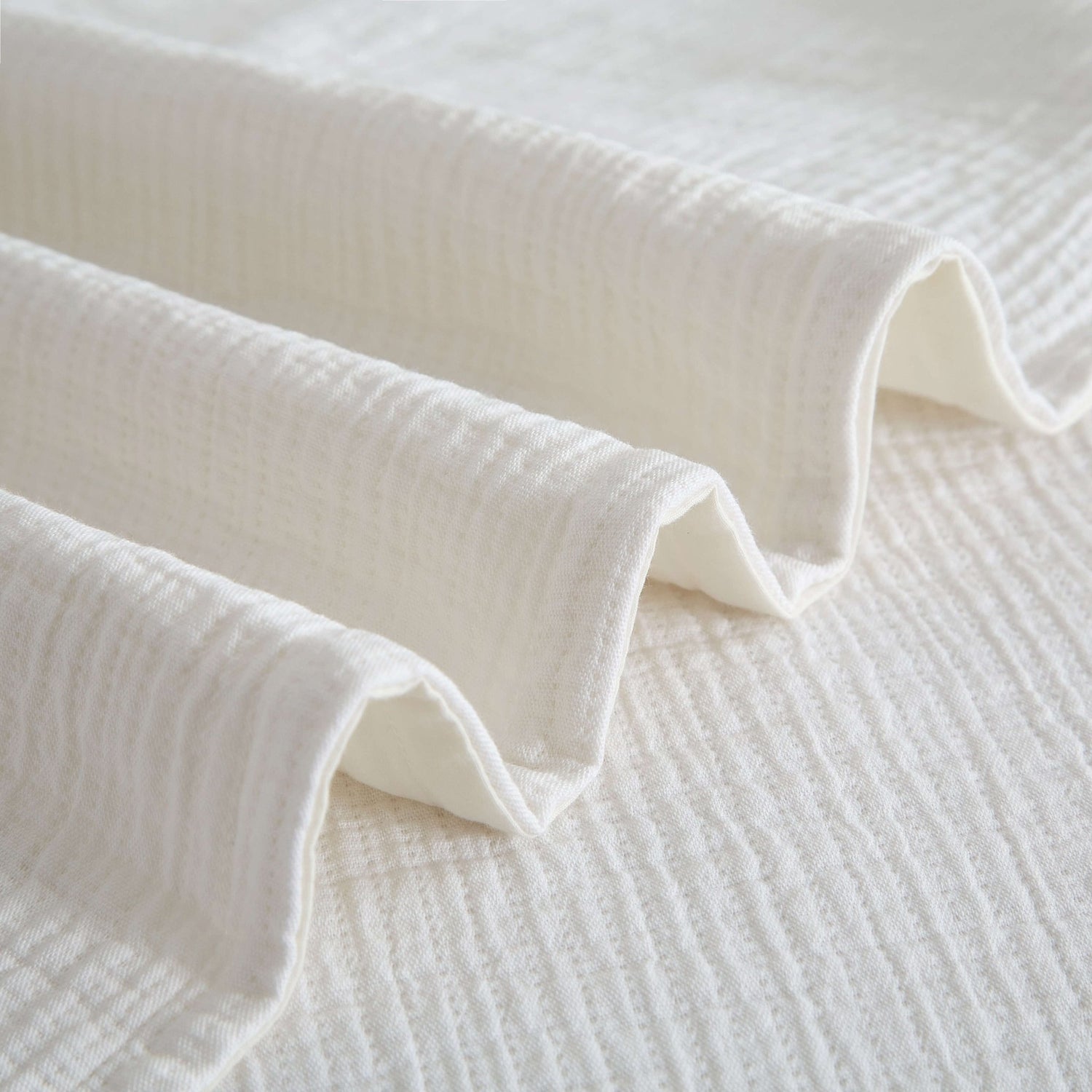 Ensemble housse de couette CHAUCER ( Crème ) Housse de couette  ,disponible chez Literie-Déco et moi 