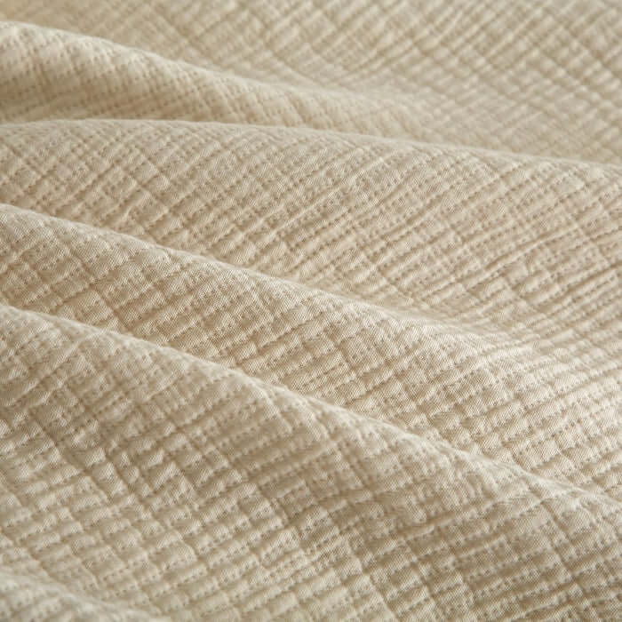 Ensemble housse de couette CHAUCER ( Latte ) Couvre-lit  ,disponible chez Literie-Déco et moi 