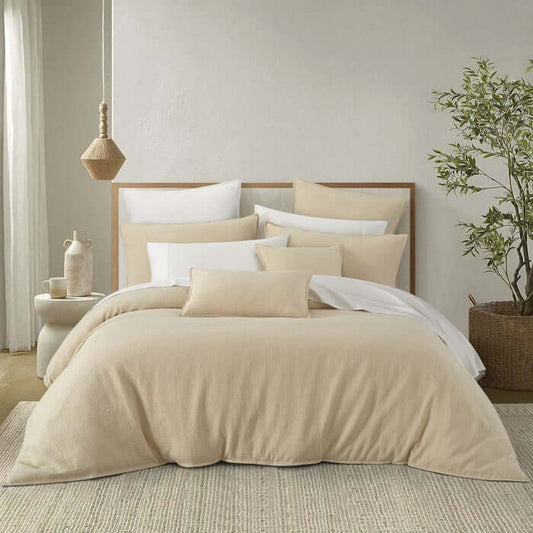 Ensemble housse de couette CHAUCER ( Latte ) Couvre-lit  ,disponible chez Literie-Déco et moi 