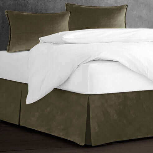 FAIT AU CANADA- Ensemble 3 pièces- VELOURS CASCADE( Olive ) - Par Colcha Linens - Douillette, Couvre-lit, Housse de couette Colcha Linens - $419.99! Literie-Déco et moi 