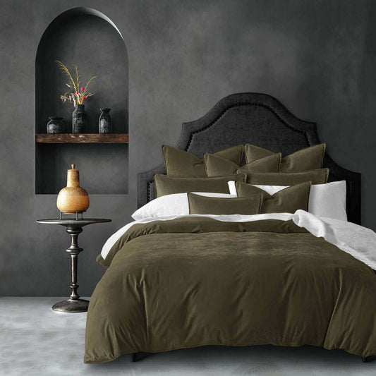 FAIT AU CANADA- Ensemble 3 pièces- VELOURS CASCADE( Olive ) - Par Colcha Linens - Douillette, Couvre-lit, Housse de couette Colcha Linens - $419.99! Literie-Déco et moi 