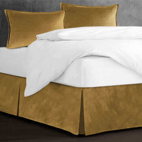 FAIT AU CANADA- Ensemble 8 pièces- VELOURS CASCADE( Curry ) - Par Colcha Linens - Douillette, Couvre-lit, Housse de couette Colcha Linens - $679.99! Literie-Déco et moi 
