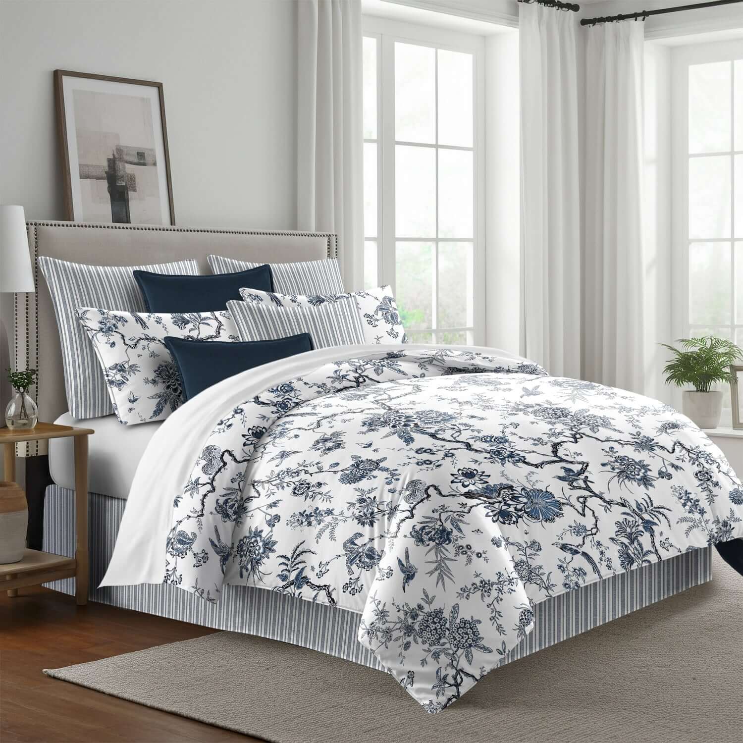 FAIT AU CANADA- Ensemble de literie TREE TOP CIEL BLEU - Par Colcha Linens Douillette, Couvre-lit, Housse de couette  ,disponible chez Literie-Déco et moi 