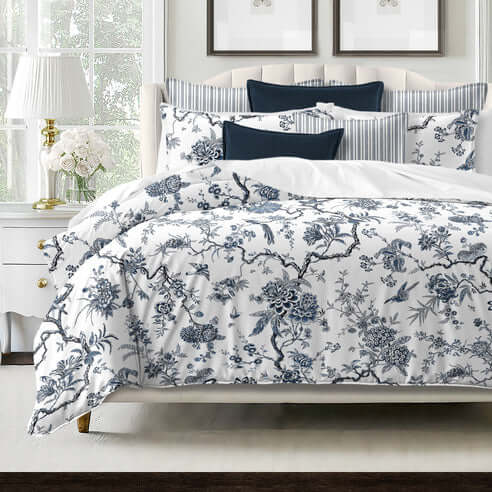 FAIT AU CANADA- Ensemble de literie TREE TOP CIEL BLEU - Par Colcha Linens Douillette, Couvre-lit, Housse de couette  ,disponible chez Literie-Déco et moi 