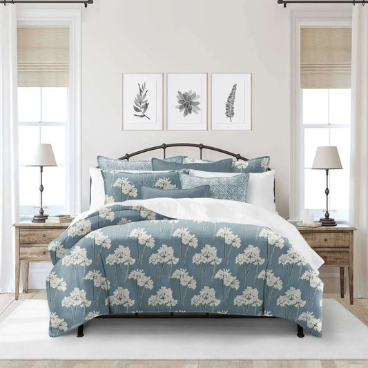 FAIT AU CANADA- Ensemble housse de couette FLOWER SCENT (Bleu) - Par Colcha Linens - Housse de couette Colcha Linens - $369.99! Literie-Déco et moi 