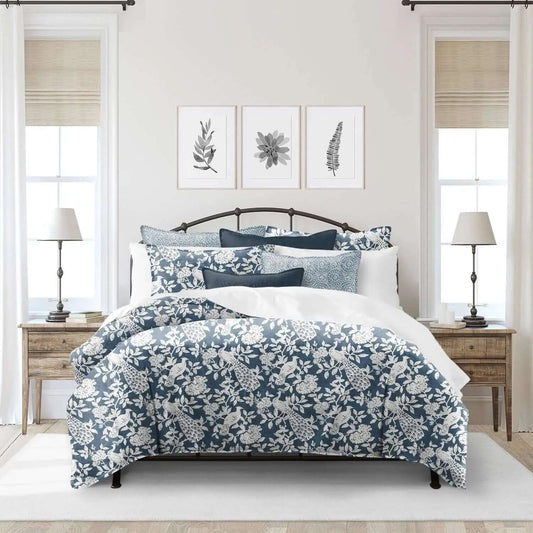 FAIT AU CANADA- Ensemble housse de couette OISEAUX ( Marine et taupe) - Par Colcha Linens - Housse de couette Colcha Linens - $369.99! Literie-Déco et moi 