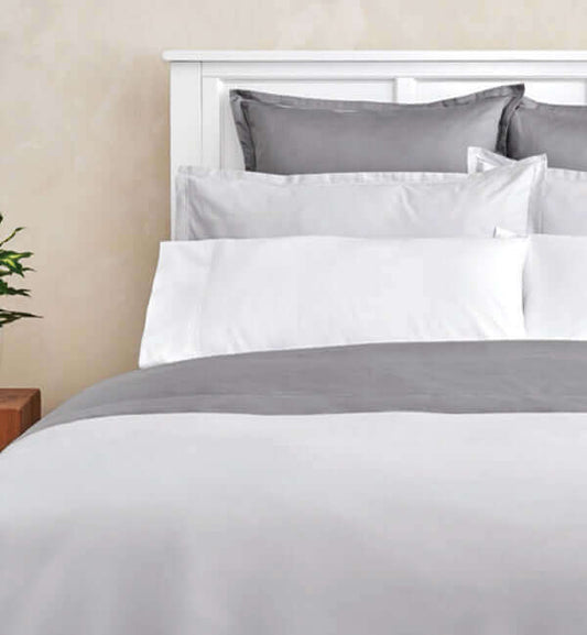 FAIT AU CANADA -Housse de couette en 100% coton satin , collection Renaissance,( 300 fils ) - Par Cuddle Down - Housse de couette Cuddle Down - $79.99! Literie-Déco et moi