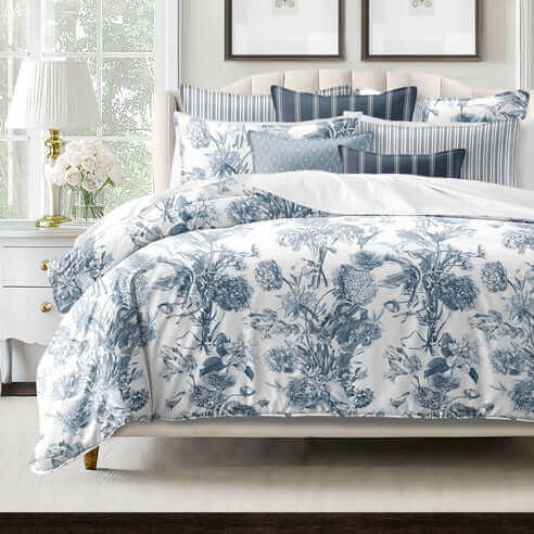 FAIT AU CANADA- Modèle  ALEXANDRIA BLANC - Par Colcha Linens - Douillette, Couvre-lit, Housse de couette Colcha Linens - $469.99! Literie-Déco et moi 