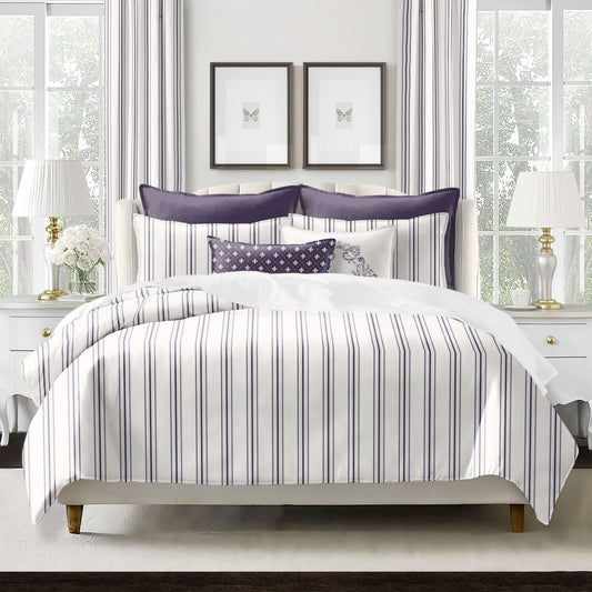 FAIT AU CANADA- Modèle AUGUST STRIPE ( Aubergine ) - Par Colcha Linens Douillette, Couvre-lit, Housse de couette  ,disponible chez Literie-Déco et moi 
