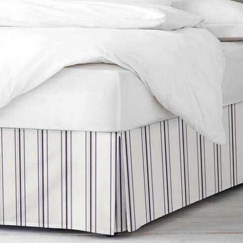 FAIT AU CANADA- Modèle AUGUST STRIPE ( Aubergine ) - Par Colcha Linens Douillette, Couvre-lit, Housse de couette  ,disponible chez Literie-Déco et moi 