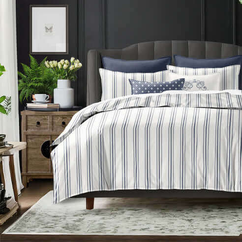 FAIT AU CANADA- Modèle AUGUST STRIPE ( Bleu denim ) - Par Colcha Linens - Douillette, Couvre-lit, Housse de couette Colcha Linens - $389.99! Literie-Déco et moi 