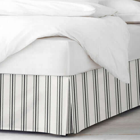 FAIT AU CANADA- Modèle AUGUST STRIPE ( Ébene ) - Par Colcha Linens - Douillette, Couvre-lit, Housse de couette Colcha Linens - $389.99! Literie-Déco et moi 