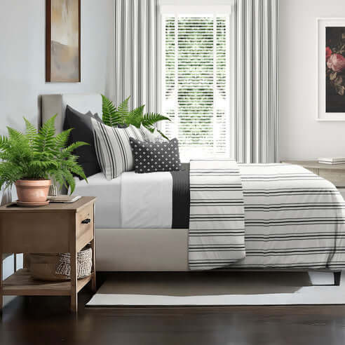 FAIT AU CANADA- Modèle AUGUST STRIPE ( Ébene ) - Par Colcha Linens Douillette, Couvre-lit, Housse de couette  ,disponible chez Literie-Déco et moi 