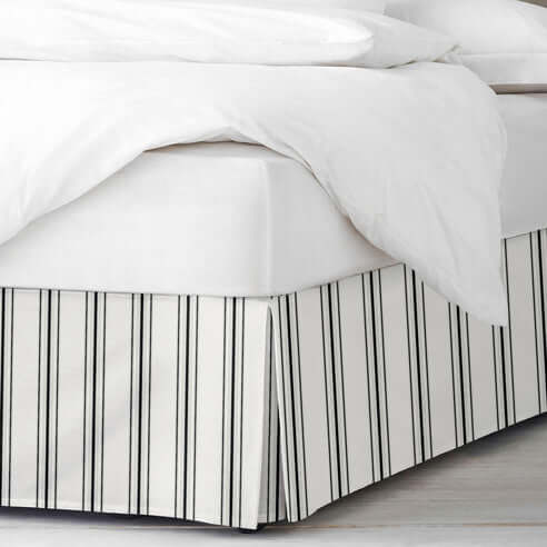 FAIT AU CANADA- Modèle AUGUST STRIPE ( Ébene ) - Par Colcha Linens Douillette, Couvre-lit, Housse de couette  ,disponible chez Literie-Déco et moi 