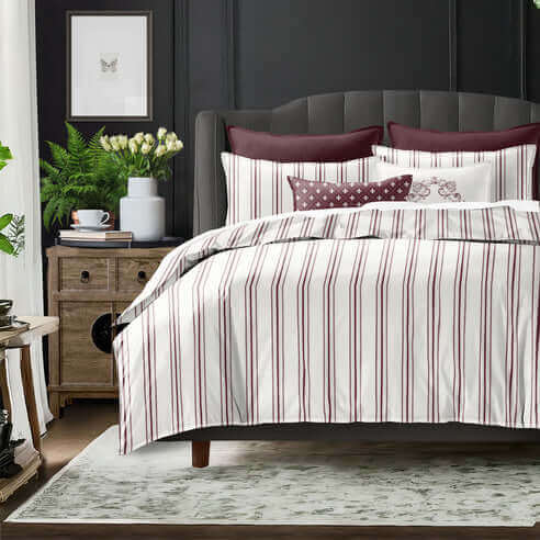 FAIT AU CANADA- Modèle AUGUST STRIPE ( Merlot ) - Par Colcha Linens - Douillette, Couvre-lit, Housse de couette Colcha Linens - $389.99! Literie-Déco et moi 