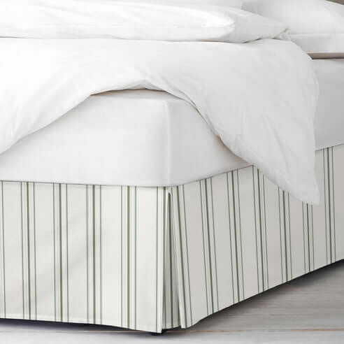 FAIT AU CANADA- Modèle AUGUST STRIPE ( Vert) - Par Colcha Linens Douillette, Couvre-lit, Housse de couette  ,disponible chez Literie-Déco et moi 