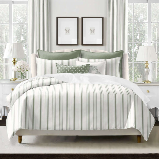 FAIT AU CANADA- Modèle AUGUST STRIPE ( Vert) - Par Colcha Linens Douillette, Couvre-lit, Housse de couette  ,disponible chez Literie-Déco et moi 