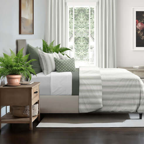 FAIT AU CANADA- Modèle AUGUST STRIPE ( Vert) - Par Colcha Linens Douillette, Couvre-lit, Housse de couette  ,disponible chez Literie-Déco et moi 