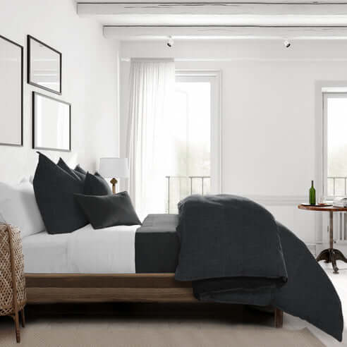 FAIT AU CANADA- Modèle BATTERSEA ( Charcoal) - Par Colcha Linens Douillette, Couvre-lit, Housse de couette  ,disponible chez Literie-Déco et moi 