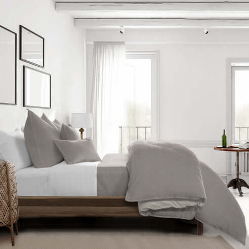 FAIT AU CANADA- Modèle BATTERSEA ( Taupe ) - Par Colcha Linens Douillette, Couvre-lit, Housse de couette  ,disponible chez Literie-Déco et moi 