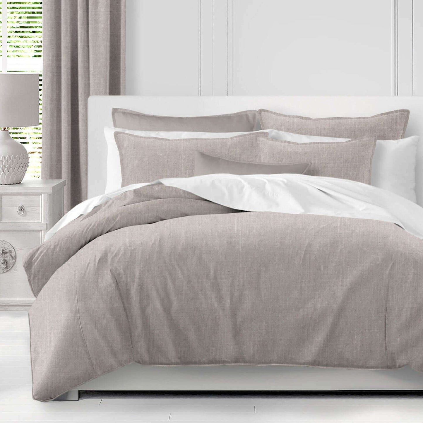 FAIT AU CANADA- Modèle BATTERSEA ( Taupe ) - Par Colcha Linens - Douillette, Couvre-lit, Housse de couette Colcha Linens - $369.99! Literie-Déco et moi 