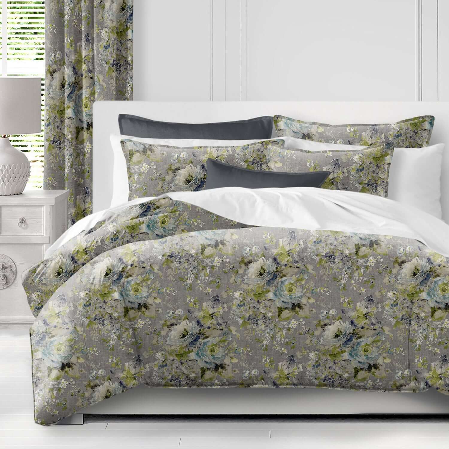 FAIT AU CANADA- Modèle BLOSSOM  ( Gris )- Par Colcha Linens Douillette, Couvre-lit, Housse de couette  ,disponible chez Literie-Déco et moi 