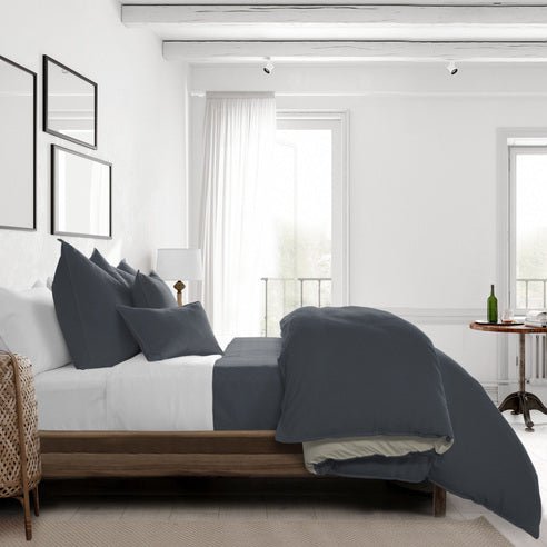 FAIT AU CANADA- Modèle CAPRI ( GRIS ) - Par Colcha Linens Douillette, Couvre-lit, Housse de couette  ,disponible chez Literie-Déco et moi 
