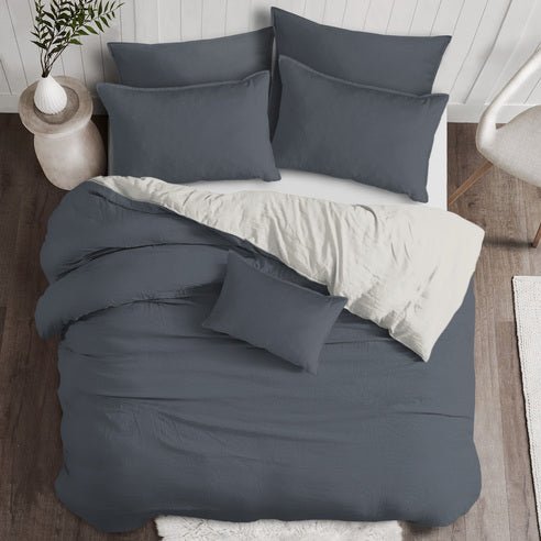 FAIT AU CANADA- Modèle CAPRI ( GRIS ) - Par Colcha Linens Douillette, Couvre-lit, Housse de couette  ,disponible chez Literie-Déco et moi 