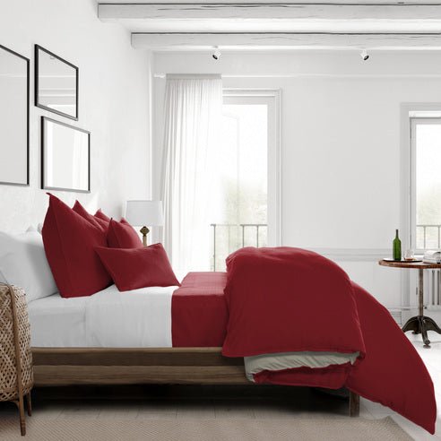 FAIT AU CANADA- Modèle CAPRI ( ROUGE ) - Par Colcha Linens Douillette, Couvre-lit, Housse de couette  ,disponible chez Literie-Déco et moi 