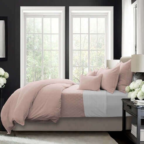 FAIT AU CANADA-Modèle ELSIE (Rose) -Par Colcha Linens Douillette, Couvre-lit, Housse de couette  ,disponible chez Literie-Déco et moi 