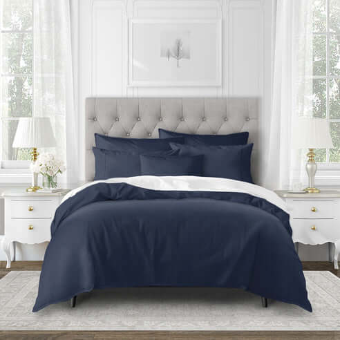 FAIT AU CANADA- Modèle EVERLEIGH ( Marine ) - Par Colcha Linens Douillette, Couvre-lit, Housse de couette  ,disponible chez Literie-Déco et moi 