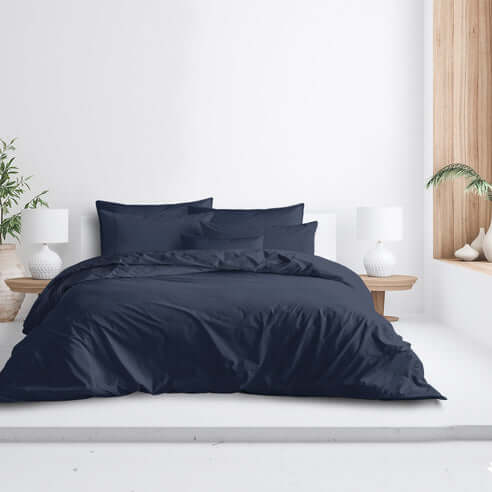 FAIT AU CANADA- Modèle EVERLEIGH ( Marine ) - Par Colcha Linens Douillette, Couvre-lit, Housse de couette  ,disponible chez Literie-Déco et moi 