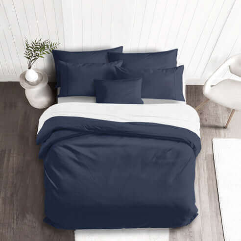 FAIT AU CANADA- Modèle EVERLEIGH ( Marine ) - Par Colcha Linens - Douillette, Couvre-lit, Housse de couette Colcha Linens - $399.99! Literie-Déco et moi 