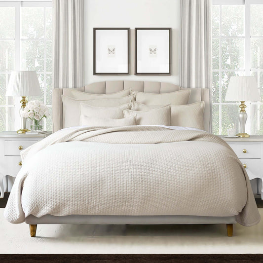 FAIT AU CANADA- Modèle HANNAH (Avoine) - Par Colcha Linens Douillette, Couvre-lit, Housse de couette  ,disponible chez Literie-Déco et moi 