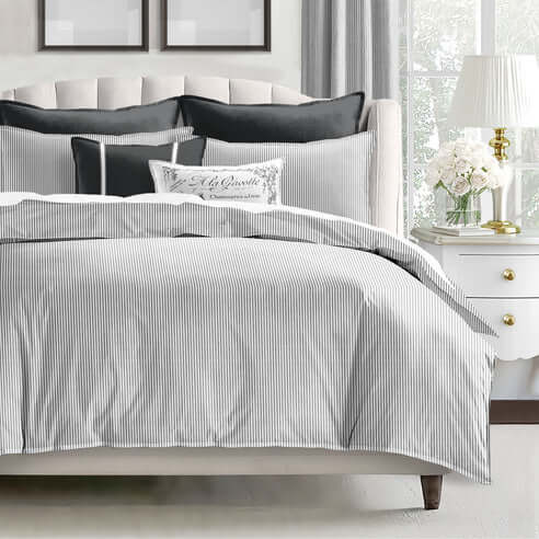 FAIT AU CANADA- Modèle JAXON RAYÉ ( ÉBÈNE )- Par Colcha Linens Douillette, Couvre-lit, Housse de couette  ,disponible chez Literie-Déco et moi 
