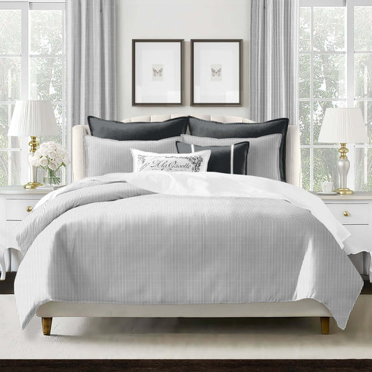 FAIT AU CANADA- Modèle JAXON RAYÉ ( ÉBÈNE )- Par Colcha Linens Douillette, Couvre-lit, Housse de couette  ,disponible chez Literie-Déco et moi 