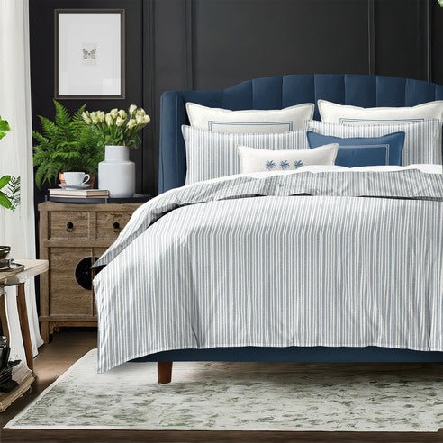 FAIT AU CANADA- Modèle RAYURES DU PACIFIQUE  ( Bleu ) - Par Colcha Linens Douillette  ,disponible chez Literie-Déco et moi 
