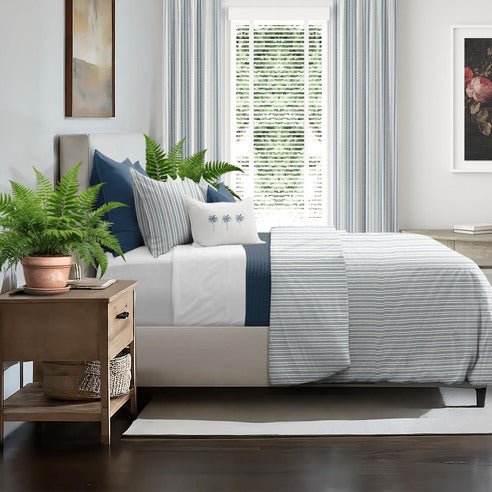 FAIT AU CANADA- Modèle RAYURES DU PACIFIQUE  ( Bleu ) - Par Colcha Linens Douillette  ,disponible chez Literie-Déco et moi 