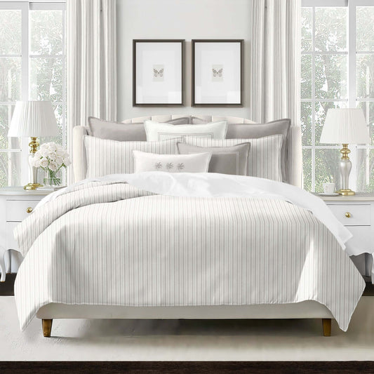 FAIT AU CANADA-Modèle RAYURES DU PACIFIQUE (Beige) -Par Colcha Linens Douillette  ,disponible chez Literie-Déco et moi 