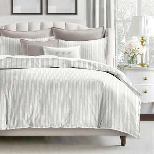 FAIT AU CANADA-Modèle RAYURES DU PACIFIQUE (Beige) -Par Colcha Linens Douillette  ,disponible chez Literie-Déco et moi 