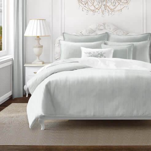 FAIT AU CANADA- Modèle RUBEN ( Vert Sauge ) - Par Colcha Linens Douillette, Couvre-lit, Housse de couette  ,disponible chez Literie-Déco et moi 