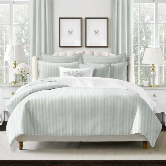 FAIT AU CANADA- Modèle RUBEN ( Vert Sauge ) - Par Colcha Linens Douillette, Couvre-lit, Housse de couette  ,disponible chez Literie-Déco et moi 