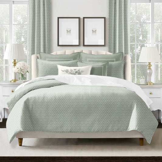 FAIT AU CANADA- Modèle SAMUEL ( Vert Sauge  ) - Par Colcha Linens - Douillette, Couvre-lit, Housse de couette Colcha Linens - $389.99! Literie-Déco et moi 