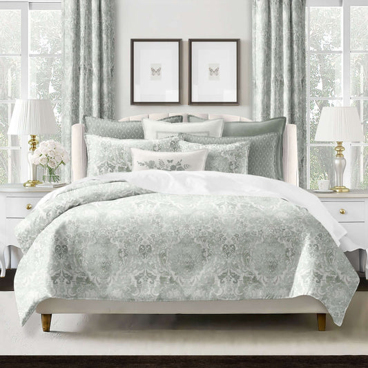 FAIT AU CANADA- Modèle SAVANNAH (Vert Sauge) - Par Colcha Linens Douillette  ,disponible chez Literie-Déco et moi 