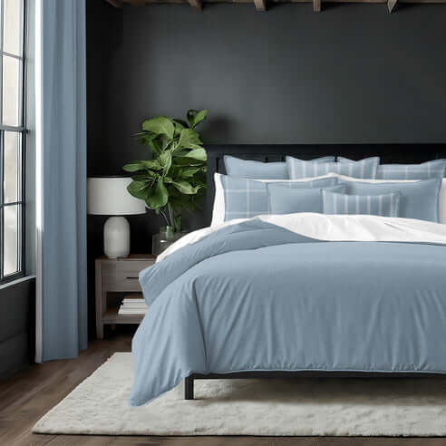 FAIT AU CANADA- Modèle SHAY BLEU UNI - Par Colcha Linens Douillette, Couvre-lit, Housse de couette  ,disponible chez Literie-Déco et moi 