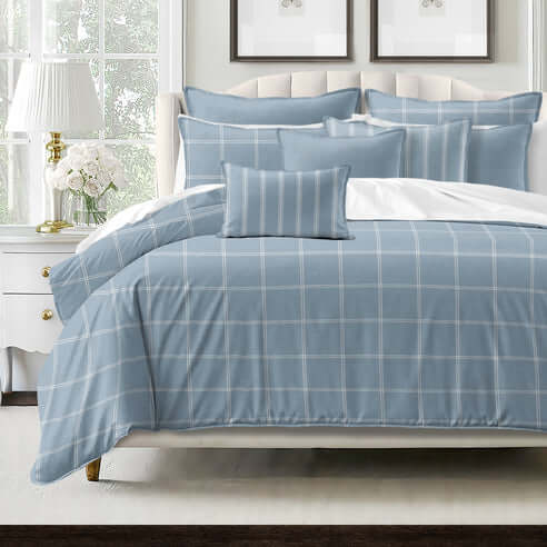 FAIT AU CANADA- Modèle SHAY BROAD ( A carreaux bleu ) - Par Colcha Linens Douillette, Couvre-lit, Housse de couette  ,disponible chez Literie-Déco et moi 