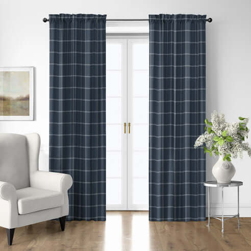 FAIT AU CANADA- Modèle SHAY BROAD ( A carreaux marine ) - Par Colcha Linens Douillette, Couvre-lit, Housse de couette  ,disponible chez Literie-Déco et moi 