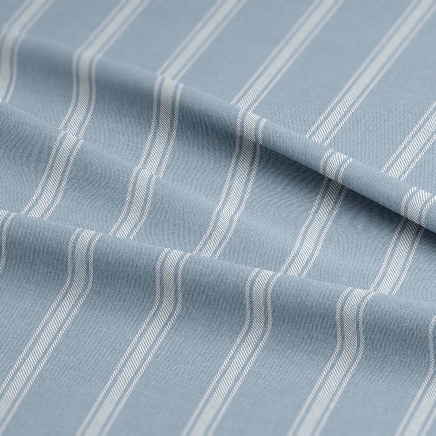FAIT AU CANADA- Modèle  SHAY BROAD ( Rayé bleu ) - Par Colcha Linens Douillette, Couvre-lit, Housse de couette  ,disponible chez Literie-Déco et moi 