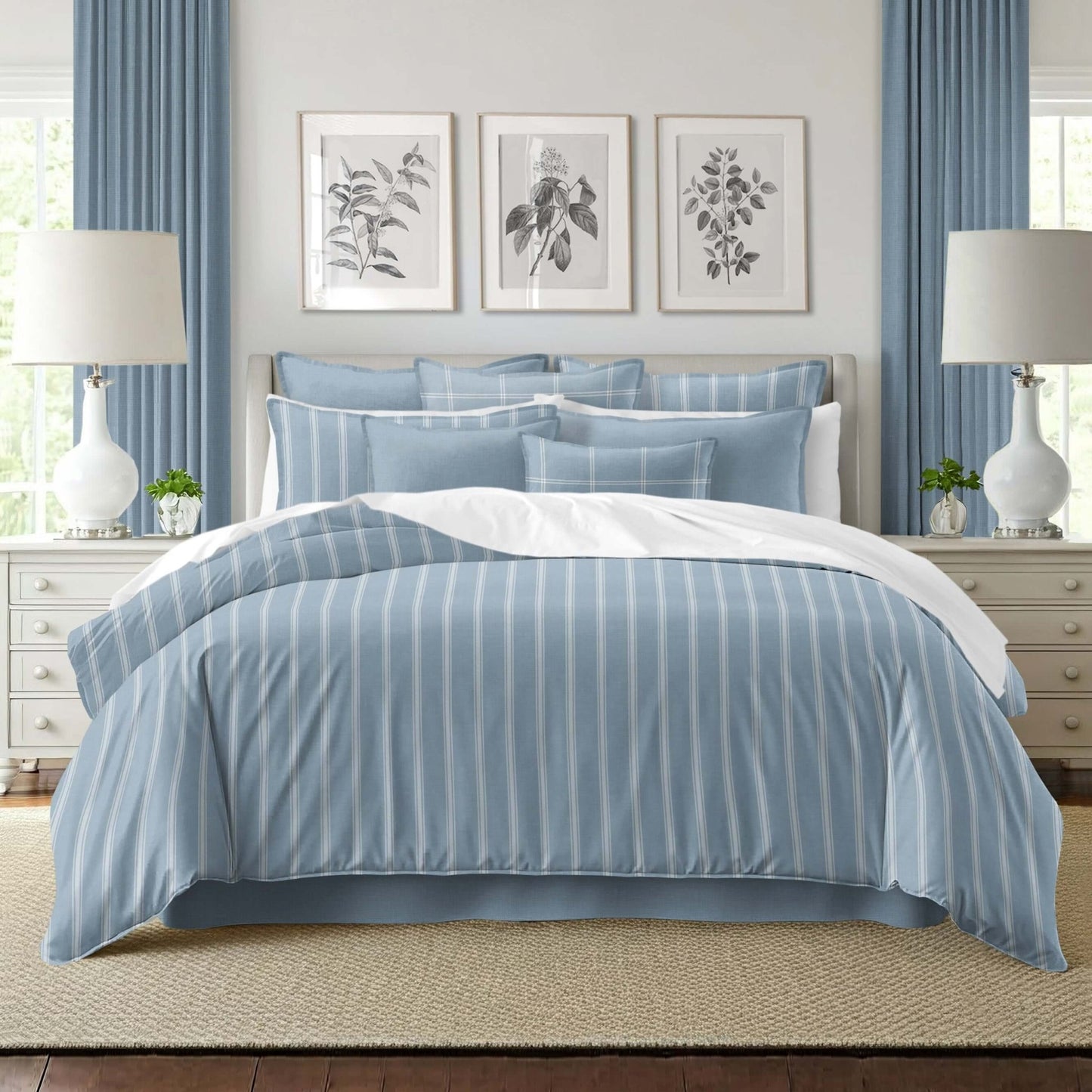 FAIT AU CANADA- Modèle  SHAY BROAD ( Rayé bleu ) - Par Colcha Linens Douillette, Couvre-lit, Housse de couette  ,disponible chez Literie-Déco et moi 
