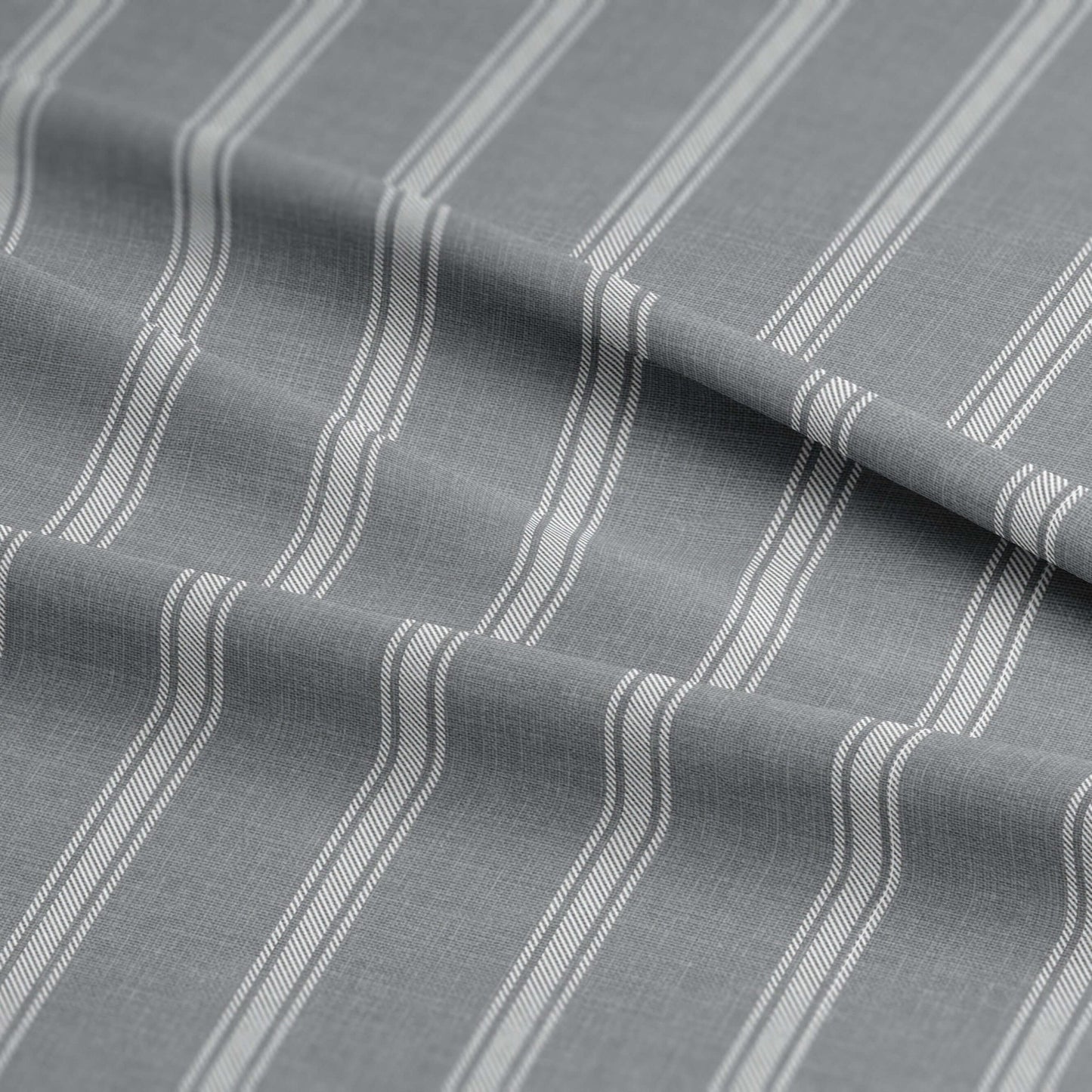FAIT AU CANADA- Modèle  SHAY BROAD ( Rayé gris ) - Par Colcha Linens Douillette, Couvre-lit, Housse de couette  ,disponible chez Literie-Déco et moi 